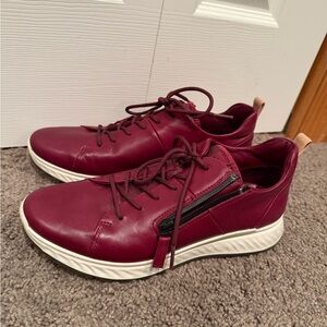 Women’s Ecco ST.1 Burgundy/Red Leather Sneakers with Side Zip